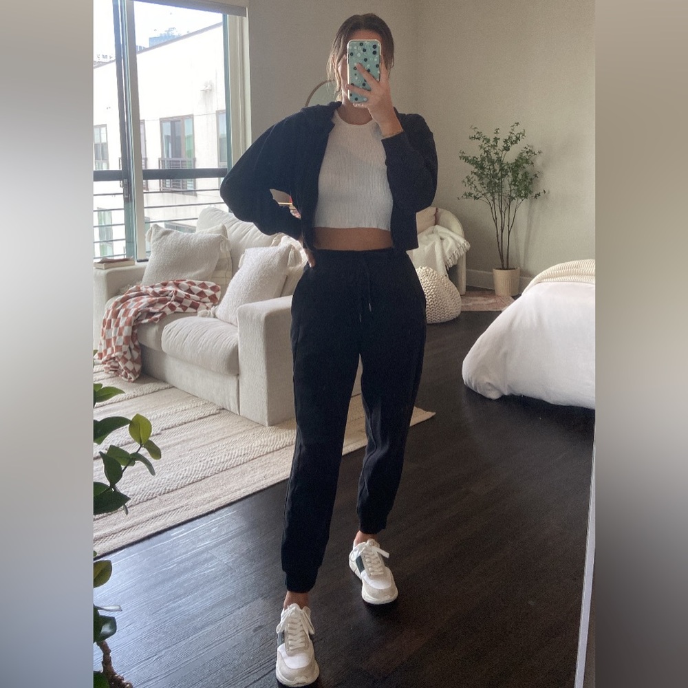 Lululemon Scuba High Rise Jogger 7/8 in Black Size 6